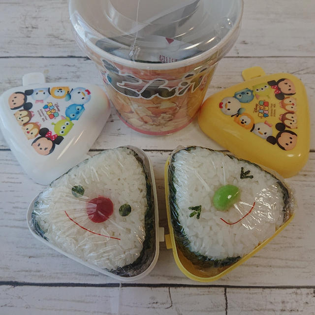 顔こおにぎり弁当〖おにぎりだけの弁当〗