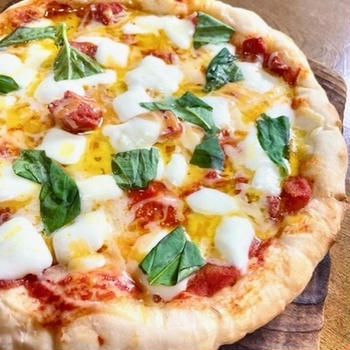 Pizza Margherita ピザ生地発酵と翻訳