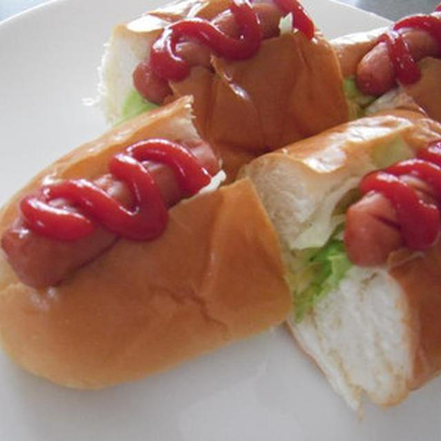 Pascoの味付けロールでホットドッグ