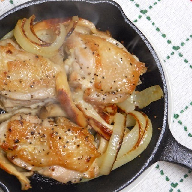 スキレットで簡単にこんがりジューシー！鶏もも肉とエリンギのガーリックバター焼き。