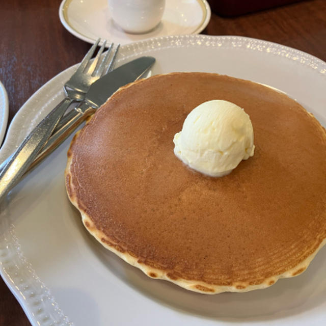 ロイヤルホストで端正なパンケーキ