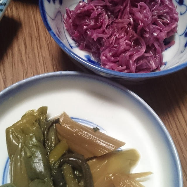 菊の甘酢漬けとウドの醤油漬け