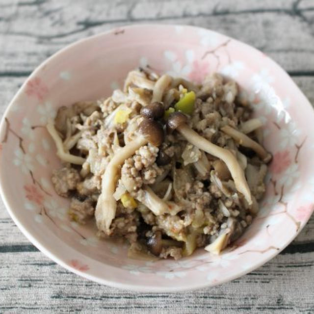 レンジで簡単・きのこのねぎ味噌そぼろ和え