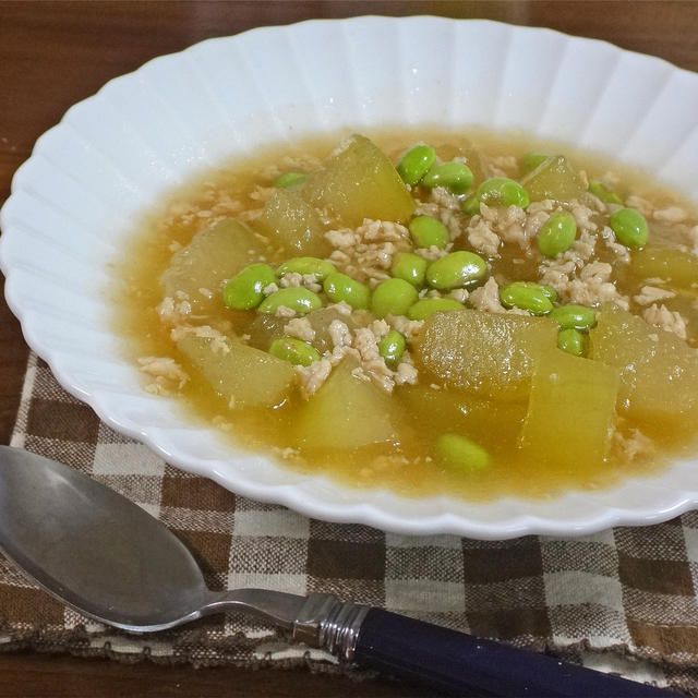 【旬のとろけそうなスープ】鶏そぼろと枝豆のとろとろ冬瓜スープ