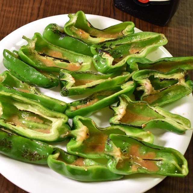 香ばしさ食欲をそそる♪炙り味噌ピーマン