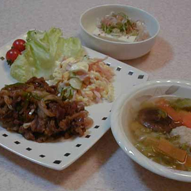 牛肉炒めと春キャベツと鶏団子のスープ煮