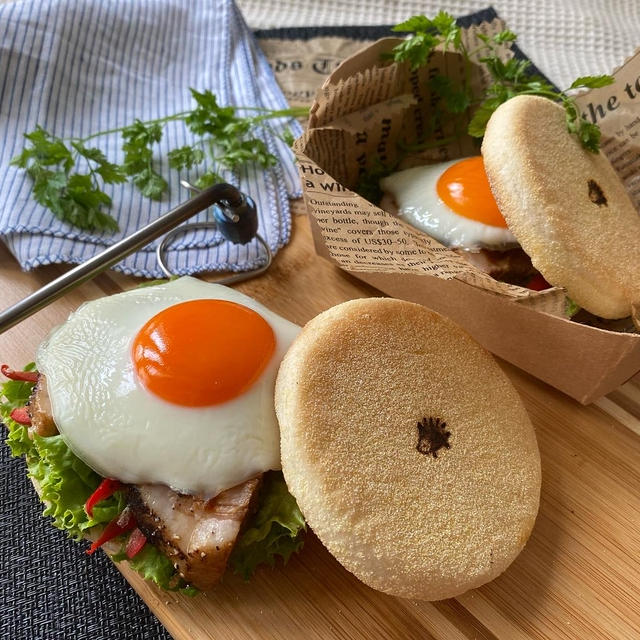 BBQポークのイングリッシュマフィンサンド
