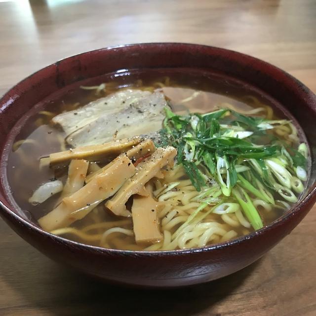 涼しいお昼は温かいラーメン