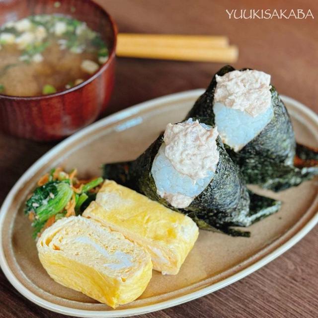 モチベーションが全然違う朝♪朝食おにぎり定食に、もれなくおまけ【嬉しくなる三角海苔のおにぎり】