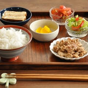 作りおきおかずを盛り合わせるだけで！簡単お昼ごはん。