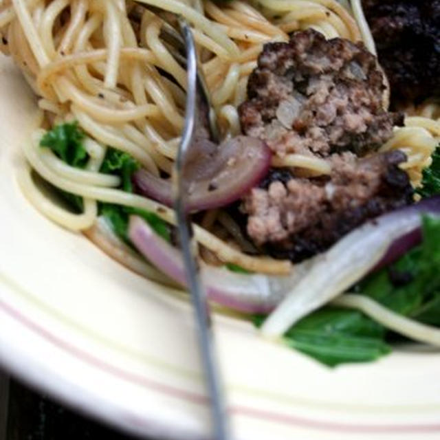 Thyme and Balsamic Glazed Meatballs with Kale Pastaタイム風味バルサミコ酢あんかけ肉団子とケールのパスタ