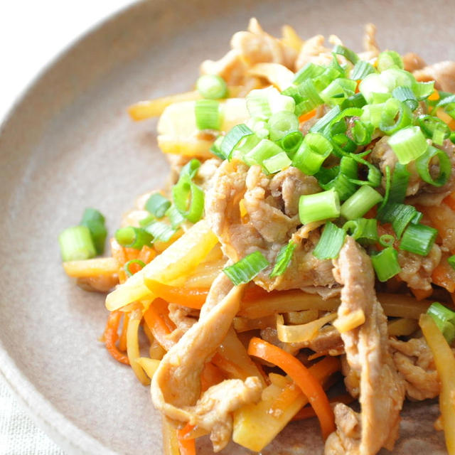 定番食材で作る！豚こまと野菜のピリ辛スタミナ炒め