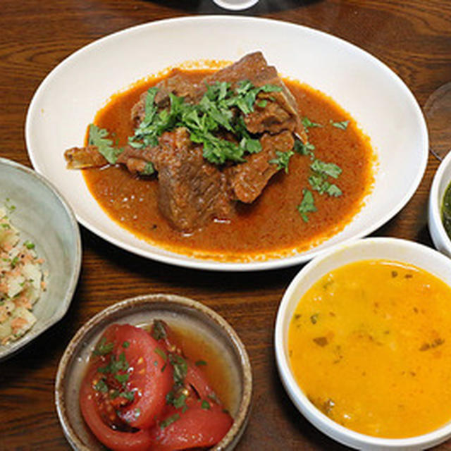 骨付きマトンで「マトンカレー」