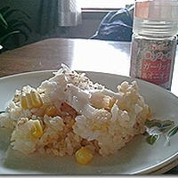 ハウス香りソルト＜ガーリック＆オニオン＞でコーン混ぜご飯