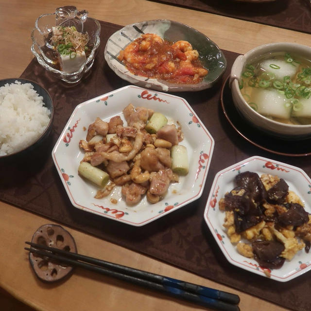 ”おうち中華”鶏肉とカシューナッツの炒め物の晩ご飯　と　金魚＆メダカさん♪