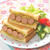 簡単ボリューミィ夏ランチはお弁当にも！カレーキャベツとソーセージのトーストサンド。