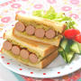 簡単ボリューミィ夏ランチはお弁当にも！カレーキャベツとソーセージのトーストサンド。
