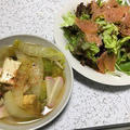 白菜と厚揚げの煮物とスモークサーモンサラダ。ポークラーメン
