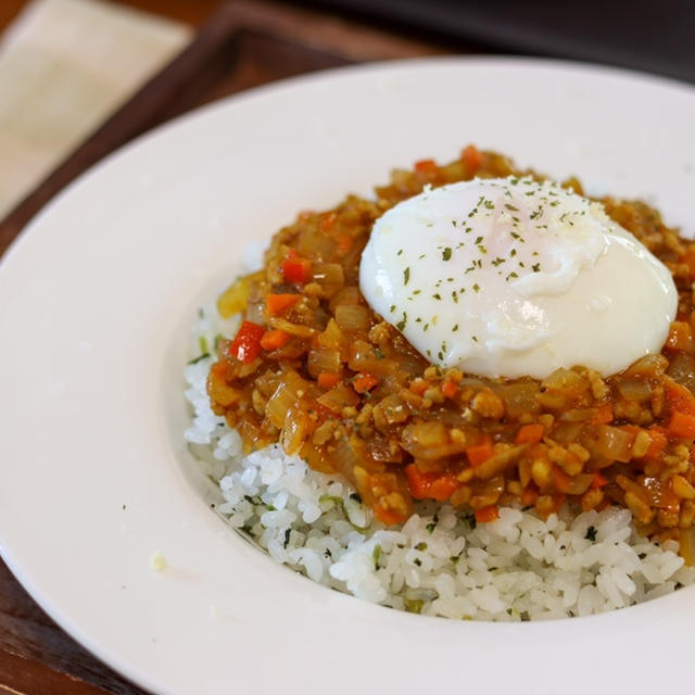 【野菜いろいろ】煮込まず簡単♫野菜たっぷりキーマカレー