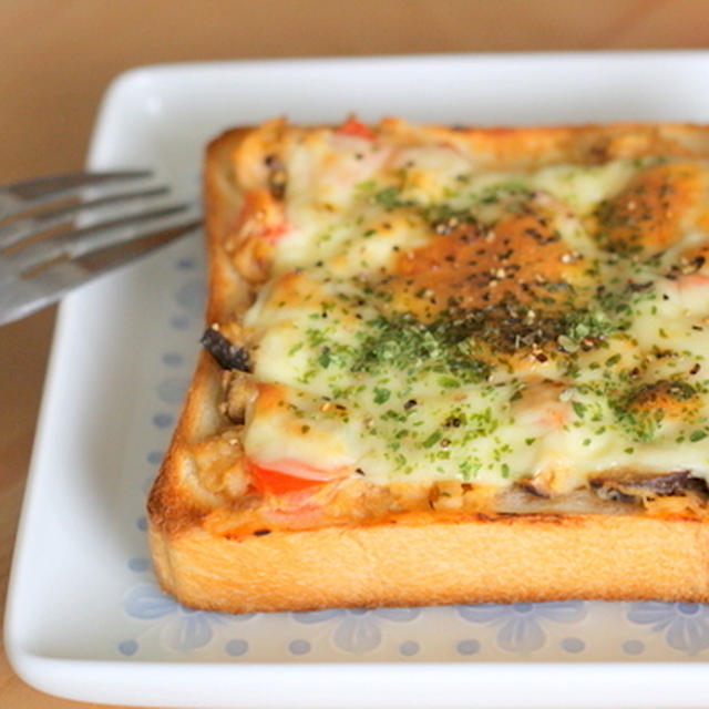 トマトと椎茸のツナ味噌トースト