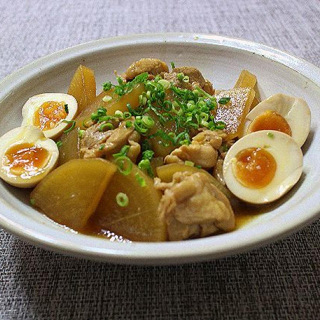 じっくり煮込んだ味染み染みで美味しい・・・甘辛の鶏大根♪