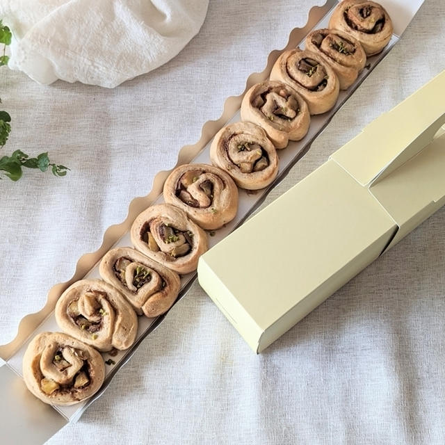 ロングケースに手作りスイーツパンをラッピング♪『アップルシナモンロールちぎりパン』