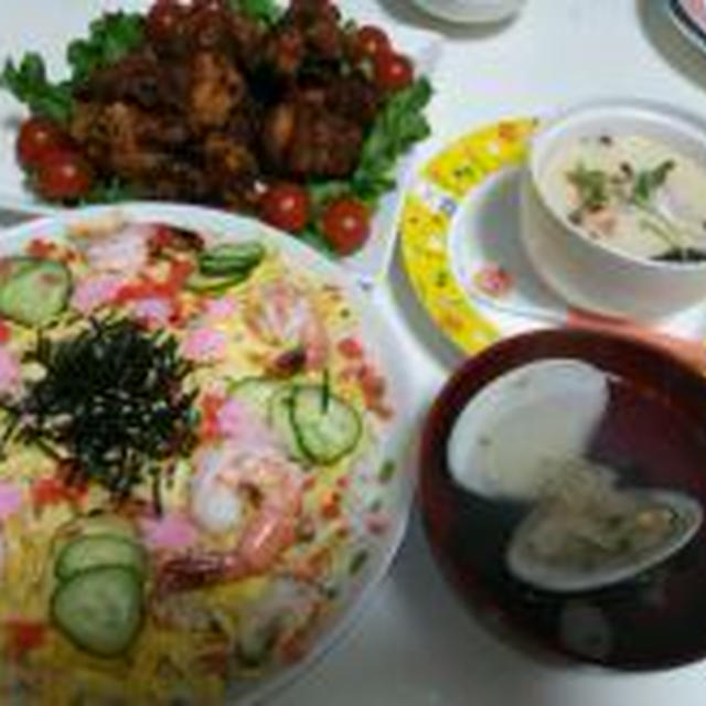 ひな祭りっぽいご飯です☆(≡^∇^≡)