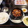 麻婆豆腐定食に焼き大餃子3個を追加して食べる