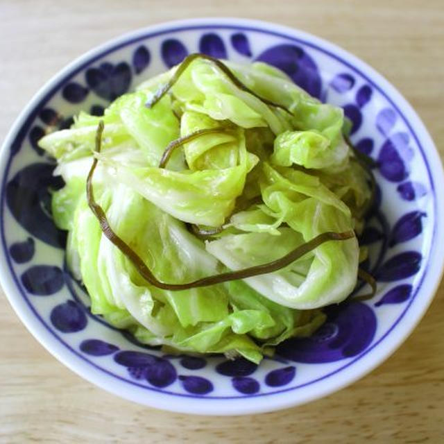 牛角風やみつき塩キャベツ。塩昆布で簡単作り方