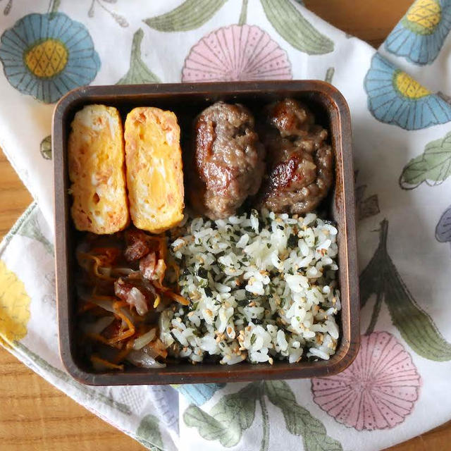 ごま油香るわかめご飯とおかず3種｜四角い曲げわっぱ弁当