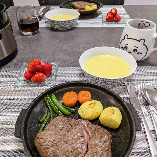 牛ステーキの献立。紅茶シフォンケーキとレモンカードを作りました。