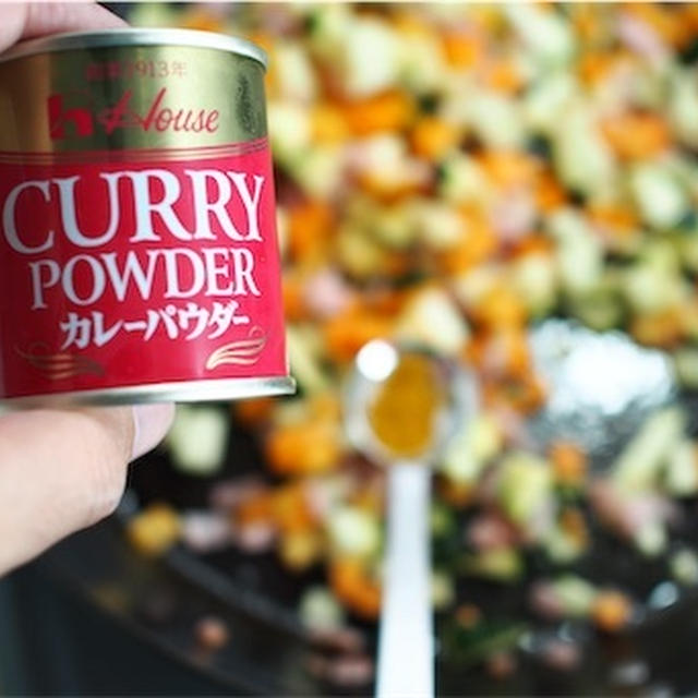 オムライスの隠し味はカレーパウダー！ちょっと入れると深みのある味に