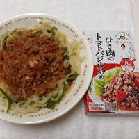 #ひき肉のトマバジル炒めに大根とピーマンをそえて