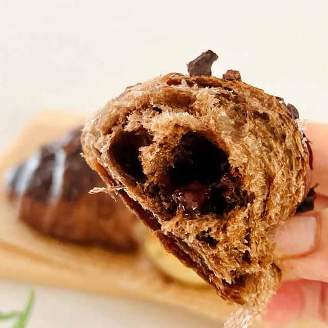 トリュフベーカリー15日間だけ限定‼︎【チョコガナッシュの塩パン】食べてみた♡