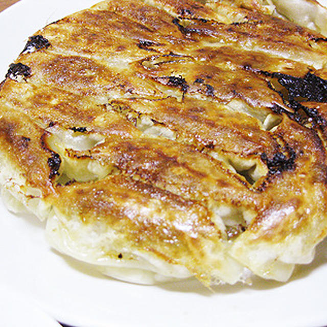 焼き餃子と鶏ムネ肉の唐揚げ