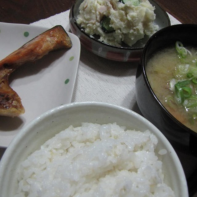 豚汁　ポテトサラダ　焼き魚