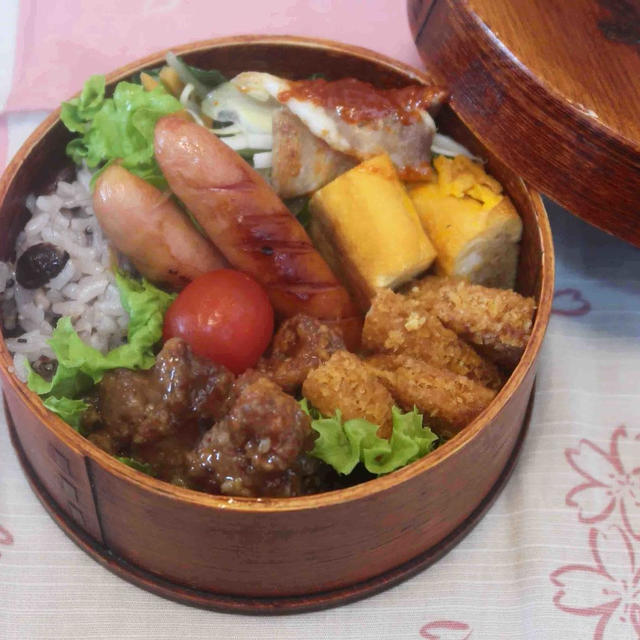 今週のお弁当いろいろと　ナニワイバラの花♪