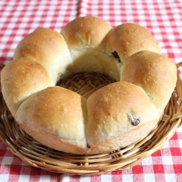 リング型でレーズンのちぎりパン♪