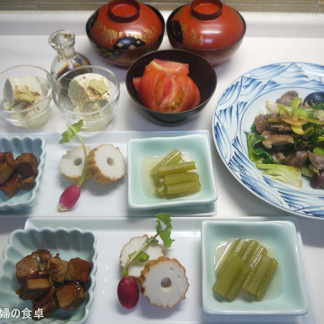 小皿のお惣菜で夕食