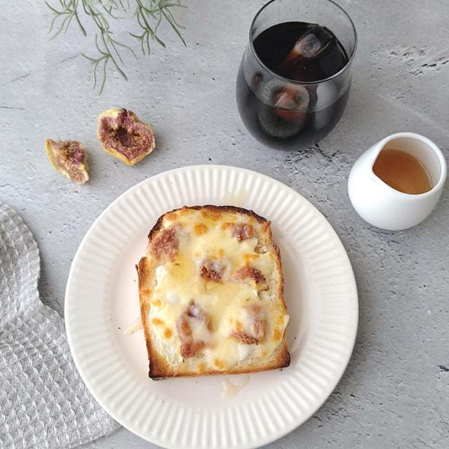 いちじくのメープルチーズトースト