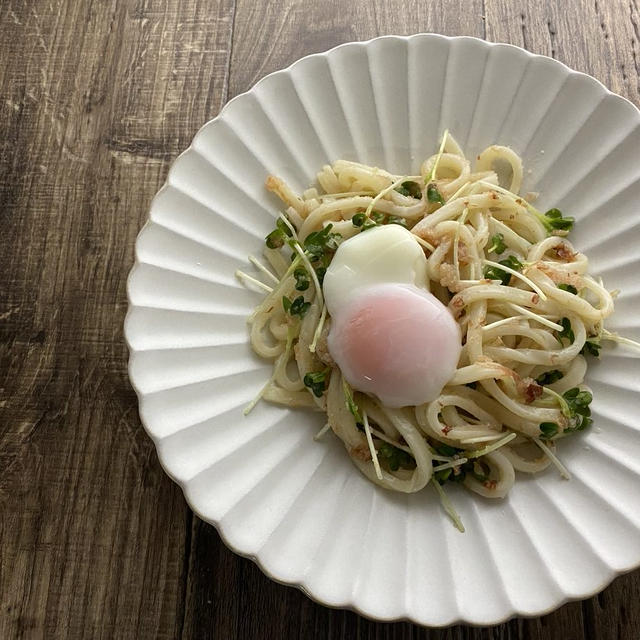 たらこと貝割れの冷やし温玉うどん