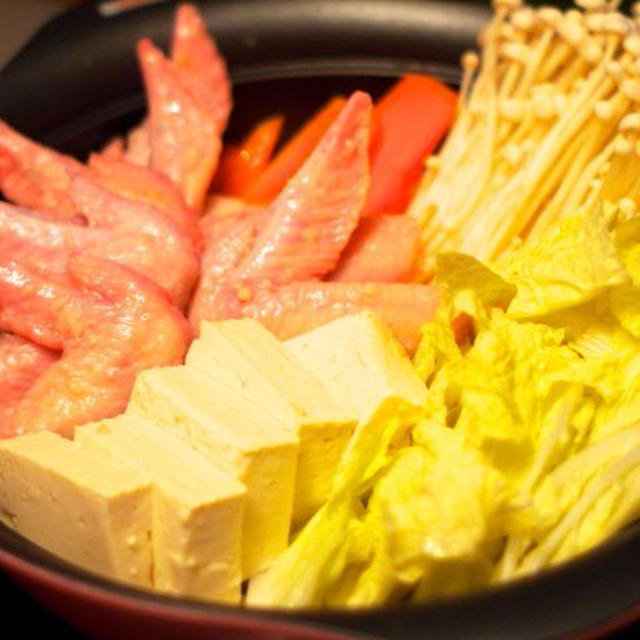 鶏ガラスープで白菜と手羽先のあっさり鍋