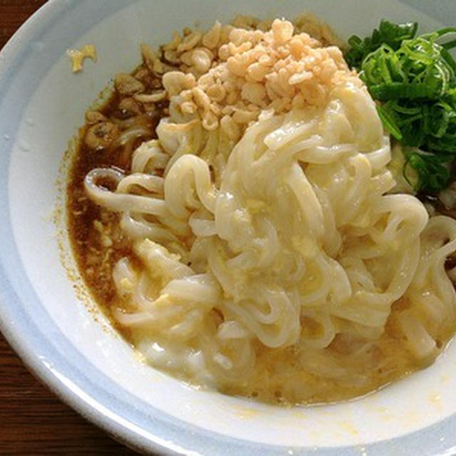 今朝の麺は「カレー釜玉うどん」