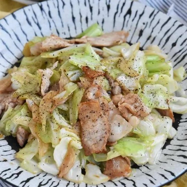 10分で完成！白米泥棒の豚バラキャベツのやみつき塩だれ炒め