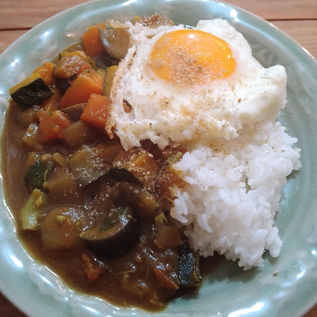 トマトカレー～「賢い山村生活」の料理です♪