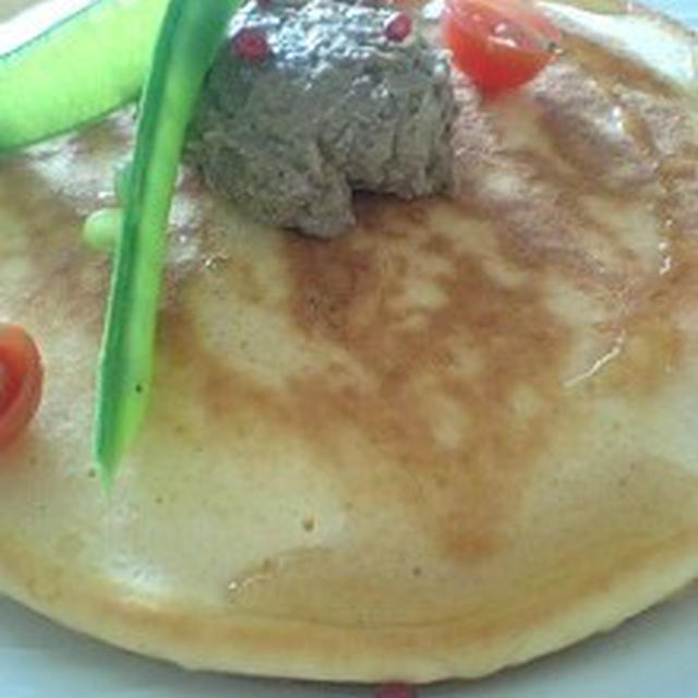 パンケーキ＋レバーペースト＋メイプル＝んまい！の図。