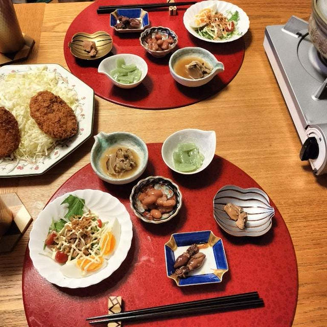 蟹だし鍋をカニカマで(笑)山盛りきゃべせんに大山のコロッケ、小鉢6品で晩酌