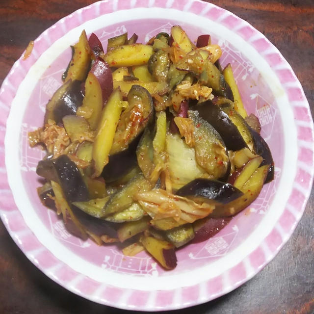 さつまいもとナスのキムチ炒め