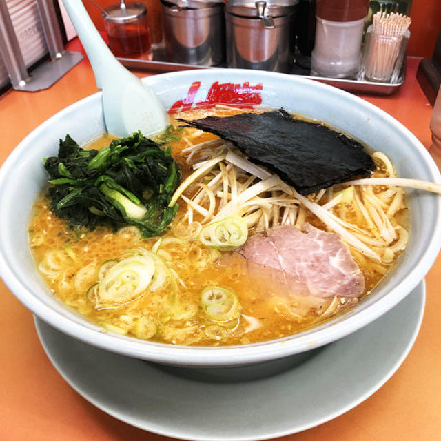 特製味噌ラーメン中盛を啜る 〜ほうれん草増し・LINEクーポン白髪ねぎ・山岡家〜