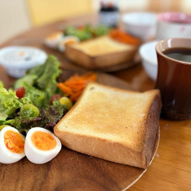 小麦の味を楽しめるサクサク食パンで週末朝食